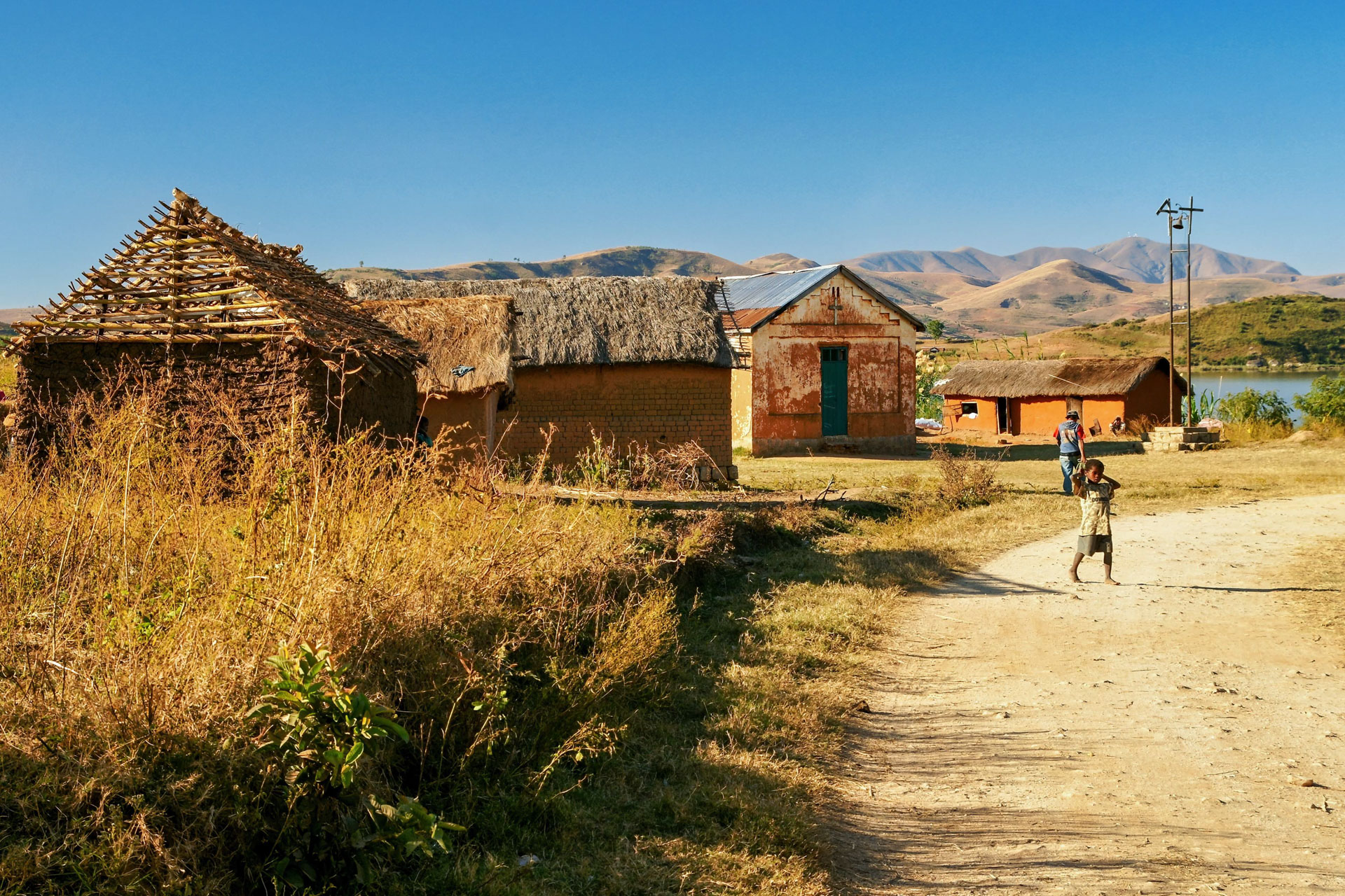 Dorf am Ufer des Itasy-Sees